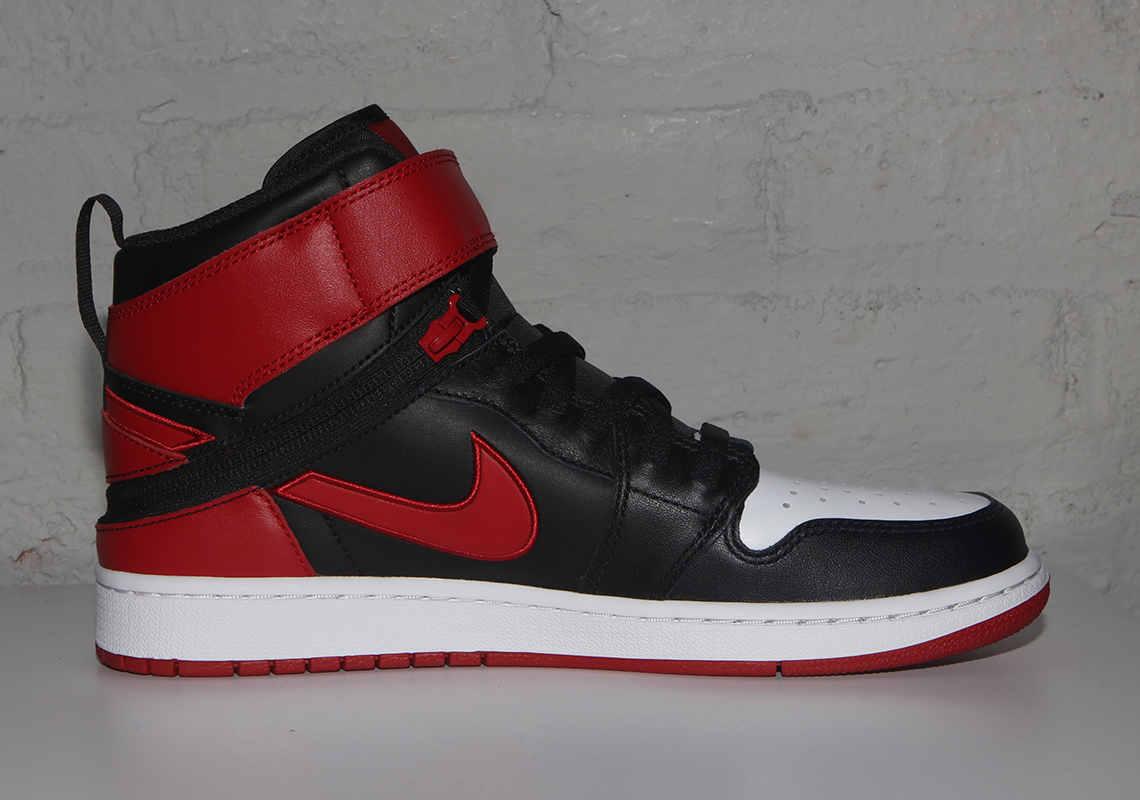 Nike Air Jordan 1 上增加了一个辅助功能选项，帮你