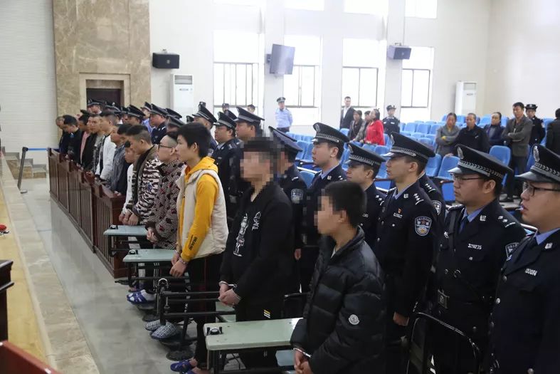 吉首法院宣判两起涉恶案件24被告人获有期徒刑