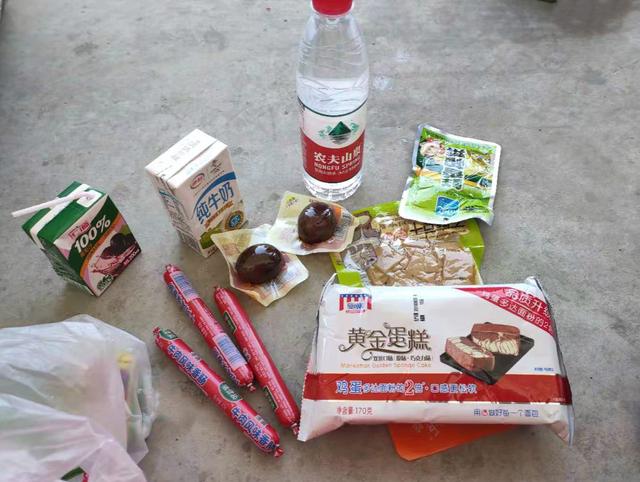 放弃公务员转做快递小哥,他却说重新找到了自己