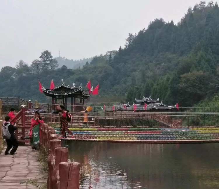 今日沅陵:山乡行 走进易地扶贫搬迁小区: 明溪口镇的黄秧坪居委会