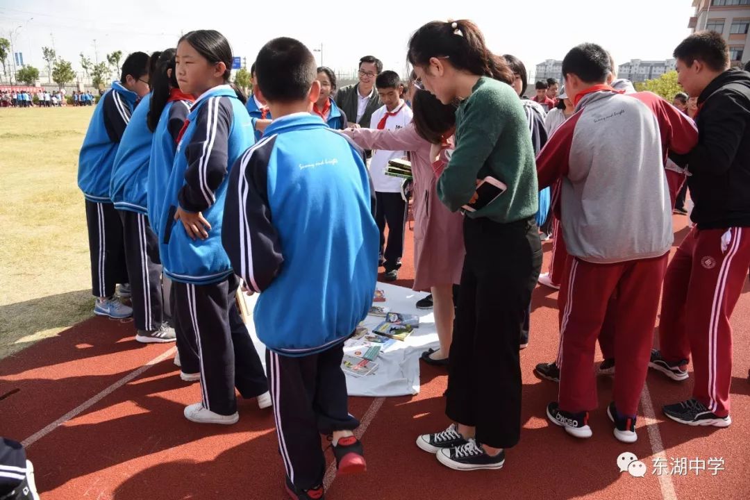 书山寻径皆为博览612019艺术节东湖中学成功举办第七届跳蚤书市暨第