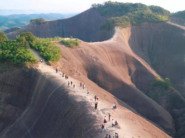 阳山村人口_山村风景(2)