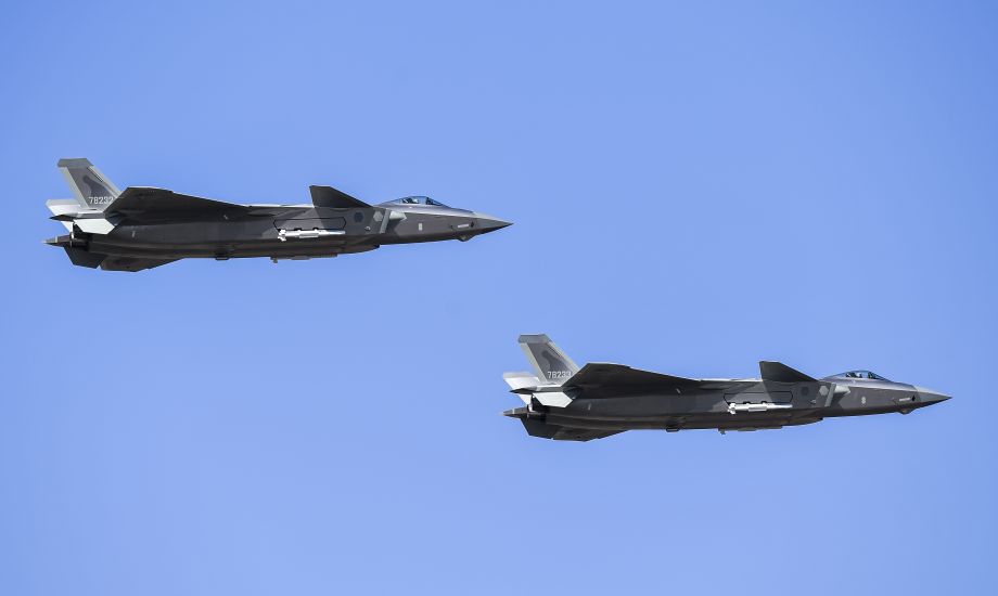 双机秀挂弹!歼-20献艺空军70周年航展