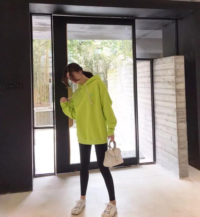 170cm80斤照片,150斤170cm女孩照片 体重46kg 因为是均码,品牌建议是 80~130斤的体重,身高140~170cm的