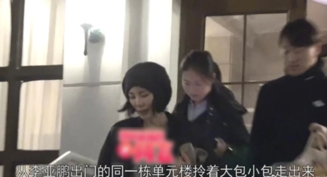 原创王菲深夜现身李亚鹏住所面露笑容心情大好女儿李嫣并不在场
