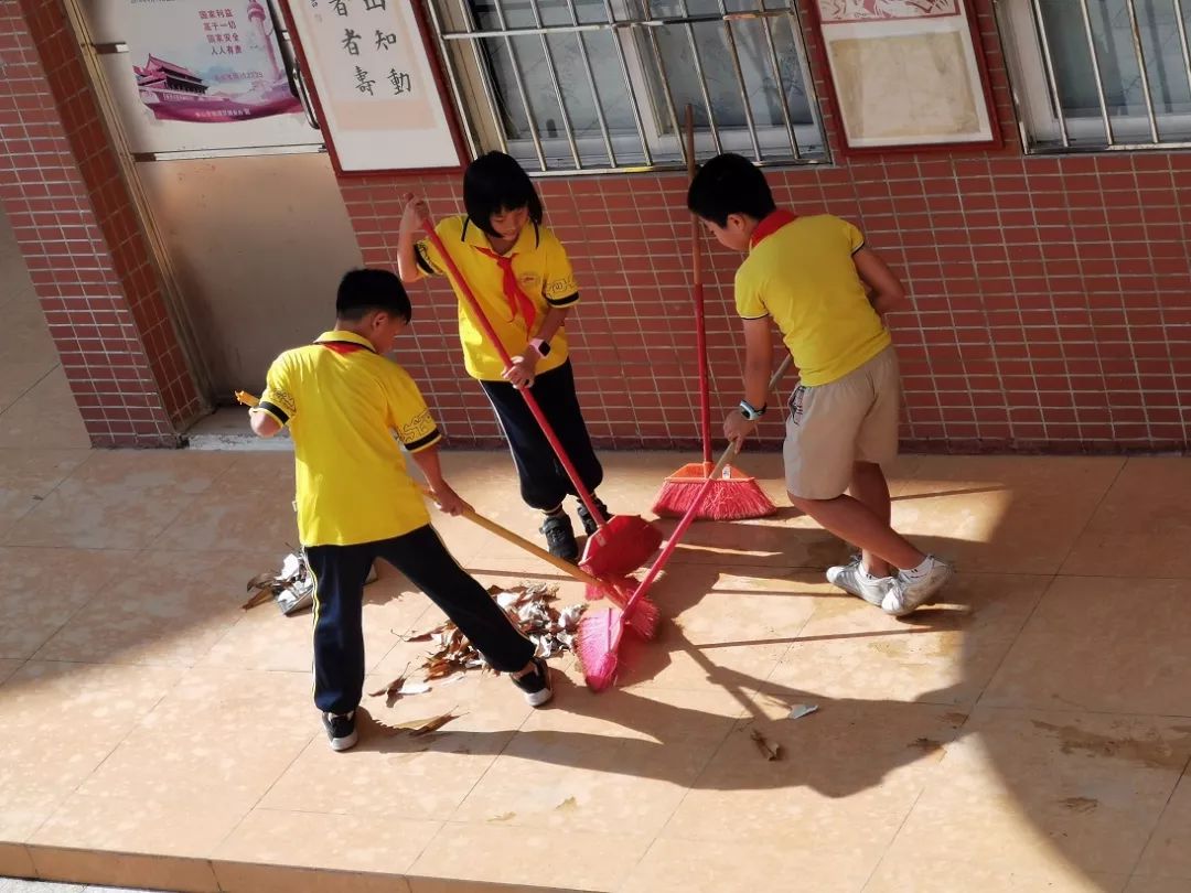 点亮劳动小技能,争做劳动小能手 ——第五小学岭西校区劳动教育技能