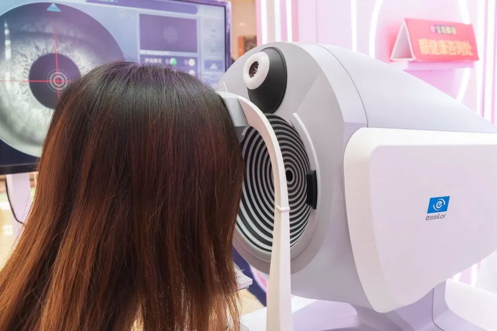 自己怎么测量眼镜度数 e1b5ad845af843e69ef9c3c9921baa5c.jpeg