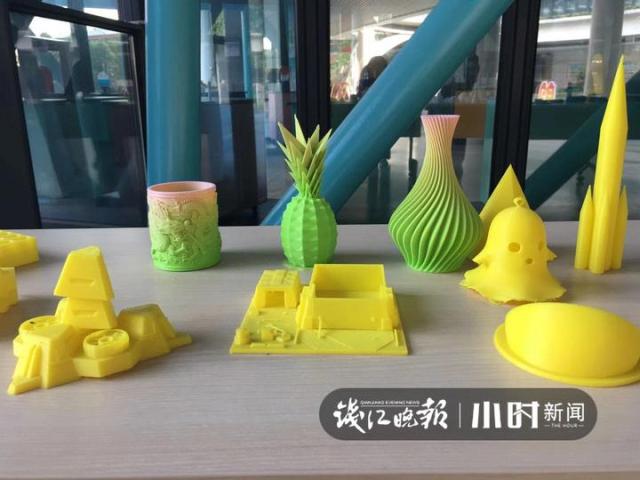 这些,是孩子们用编程完成的3d打印作品.