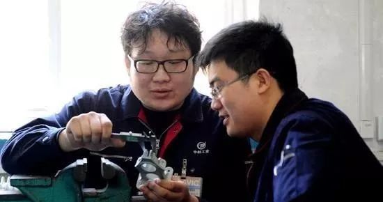 八级钳工曾是怎样一种存在?手挫航母,堪比机床