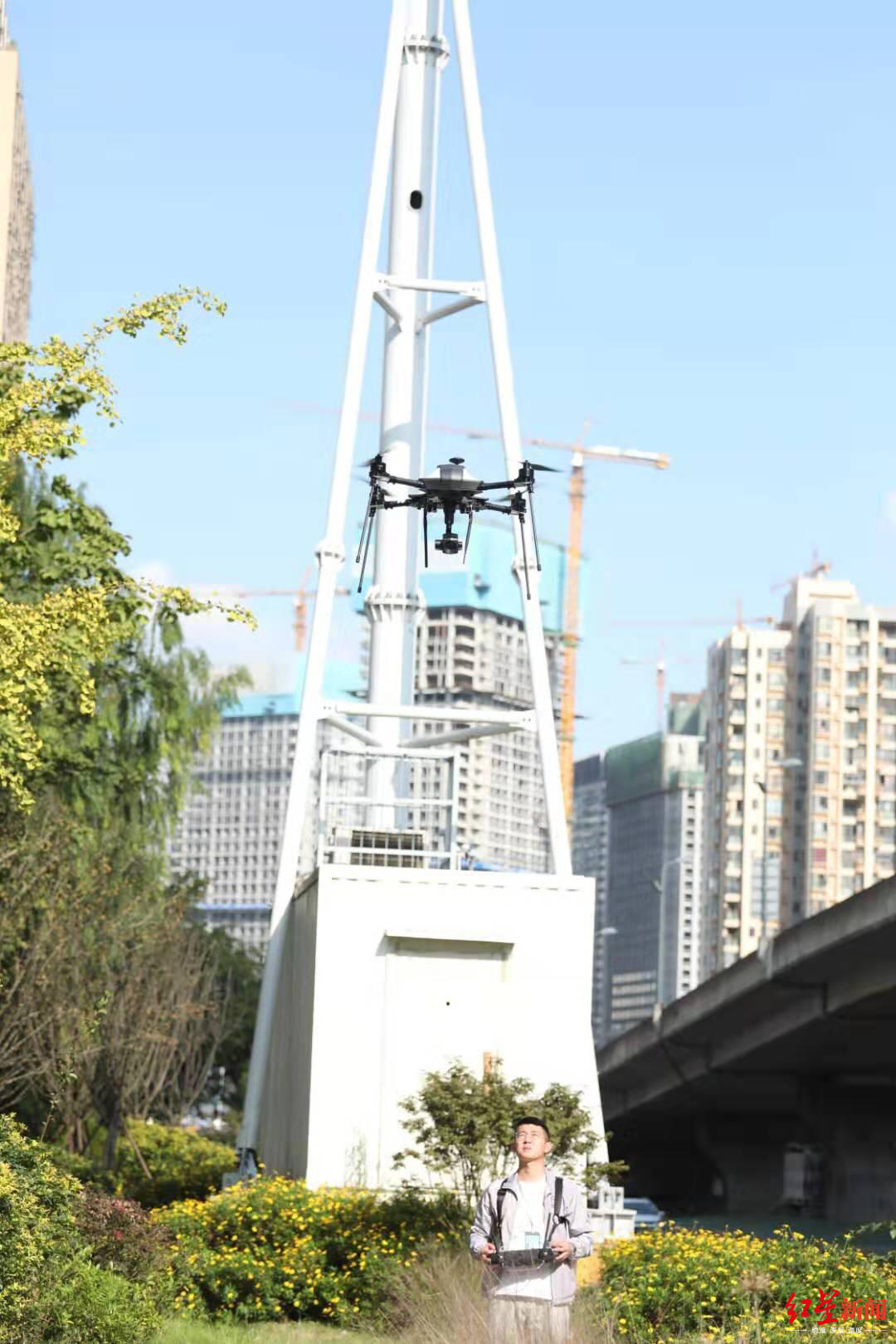 成都道桥应急抢险5G无人机首飞，82米高空看车牌真真切切