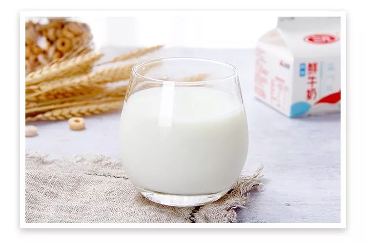 心净乳,标准化,均质,杀菌和冷却 以液体状态灌装 三元巴氏鲜牛奶250ml