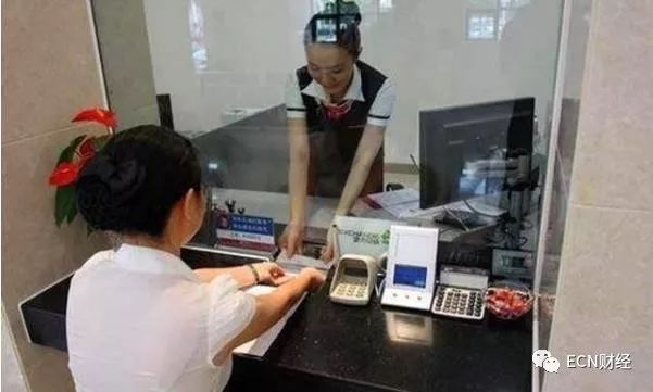 必须在到期前取回本金和利息，无需在中间取款，流动性低于银行存款。如果你有100万，你觉得怎么做才合适？返回搜狐，查看更多 责任编辑：