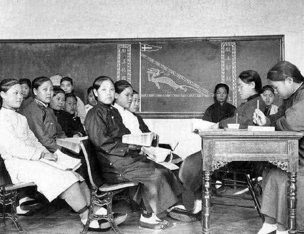 原创中国“第一位”女校长，被学生唾弃，被文人嘲讽，最后以身殉国
