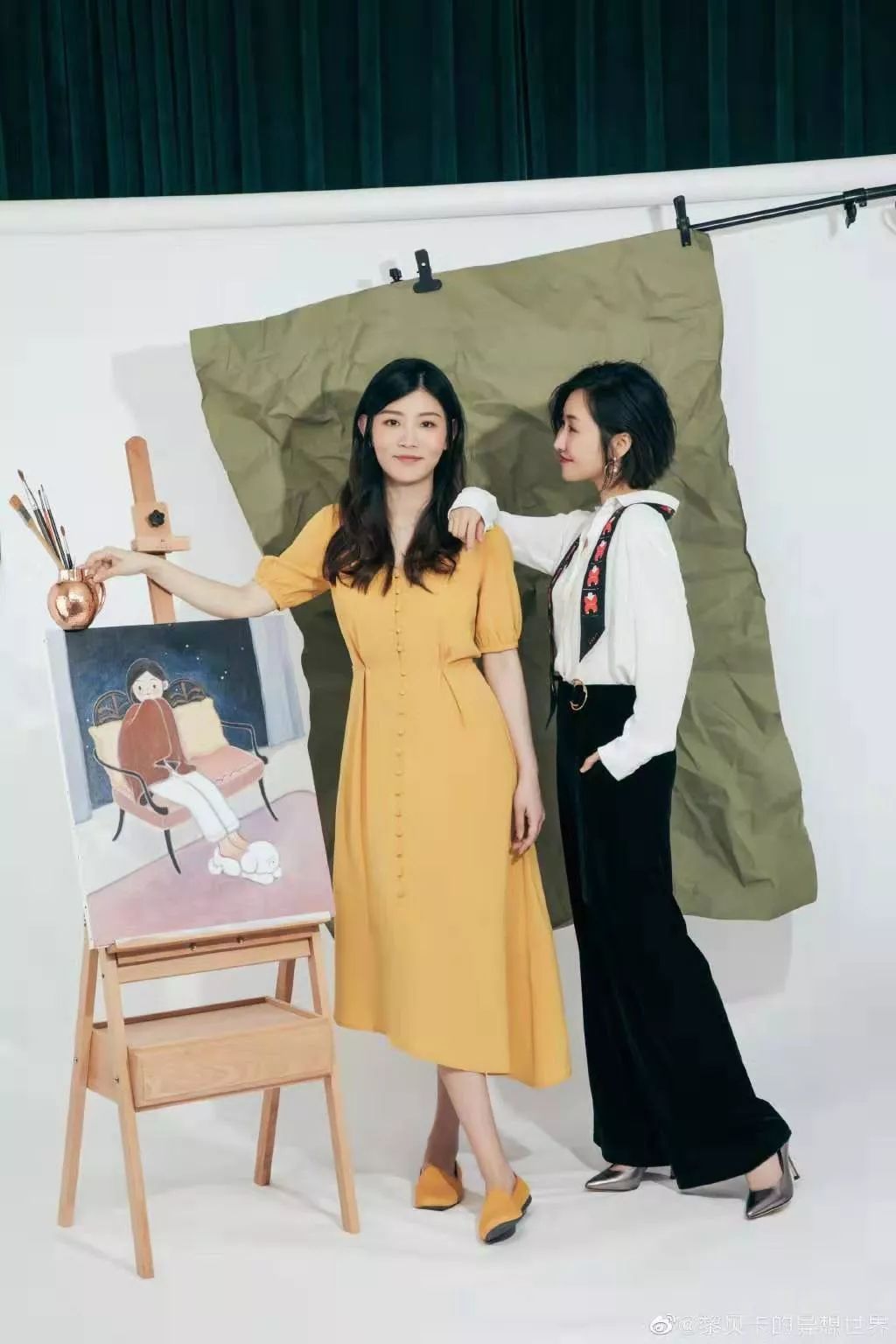作者黎贝卡(右)和插画师儿力力(左)这么说,倒不是鼓动大家不要断舍离