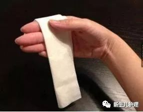 新生儿护理：宝宝一直流鼻涕?1分钟教会你正确帮宝宝吸鼻涕！