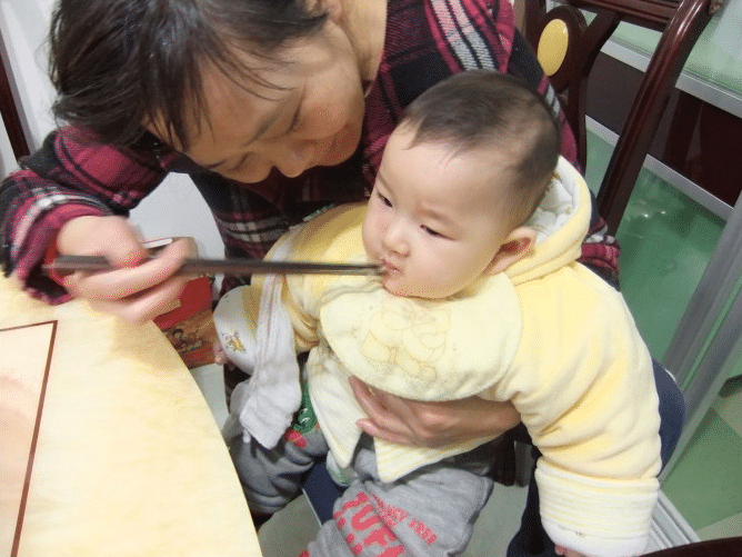 蓝象宝贝育儿：提醒家长：马上霜降，带娃“戒掉”3样，不然孩子容易积食不长个