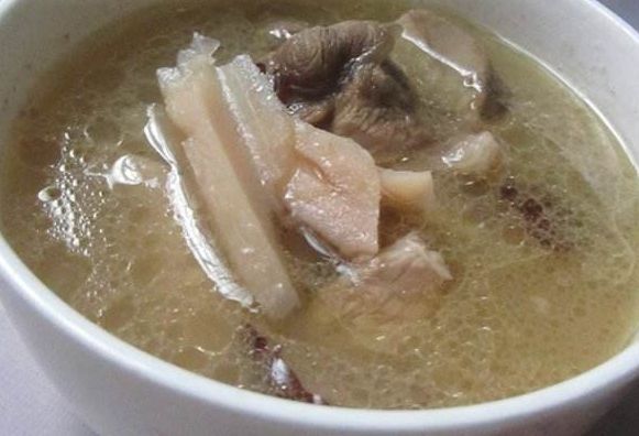 【每日说育儿知识】8岁男娃脾虚不发育，2种喂娃方式伤脾还积食，劝告家长：快停手