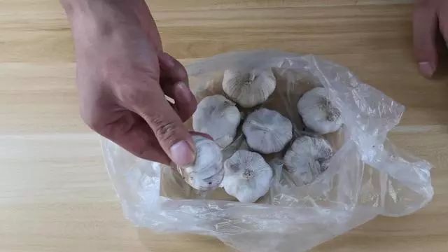 蒜头怎么保存不会长芽 88cbf924460b459eb40fc6212c612315.jpeg