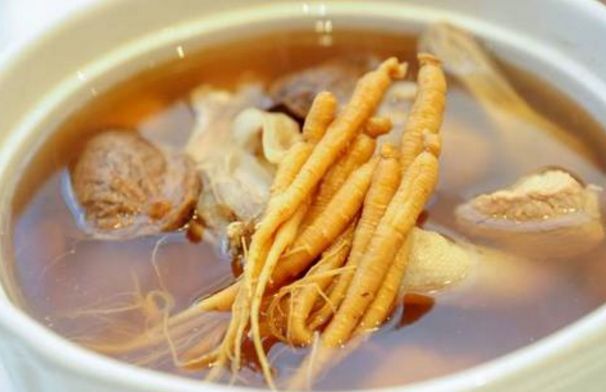 【每日说育儿知识】8岁男娃脾虚不发育，2种喂娃方式伤脾还积食，劝告家长：快停手