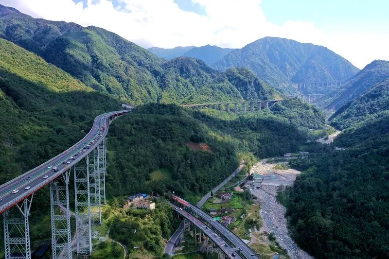 四川奇迹│雅西高速入围影响四川十大工程_高速公路