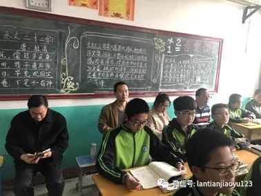 (邢台隆尧东苑中学刘董事长,国校长一行在蓝天中学参观交流)