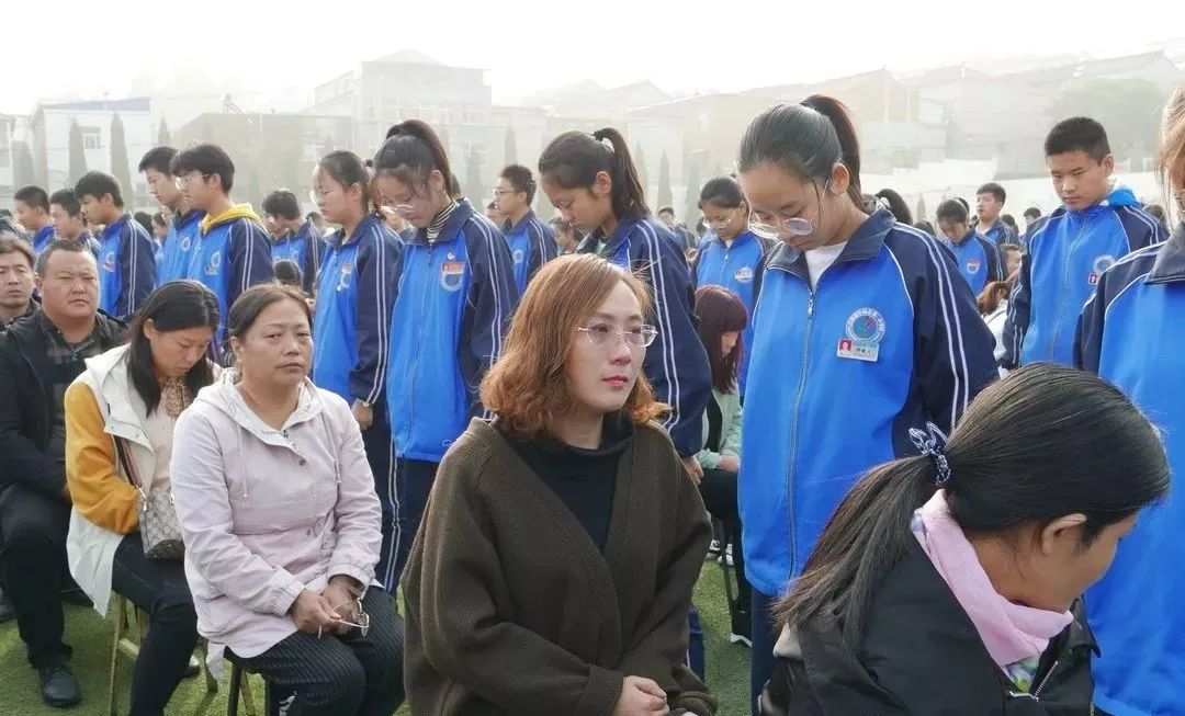 阳城一中操场学生家长都哭了