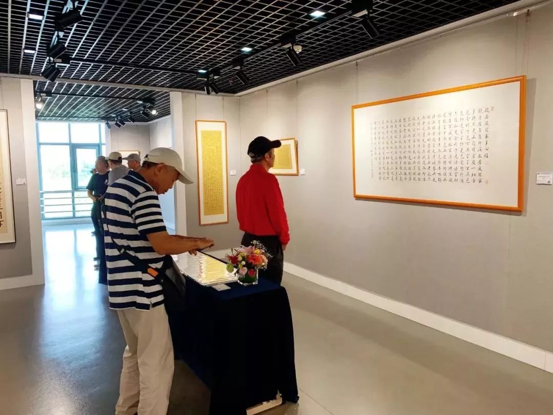 刘小晴书法作品在梅陇文化馆展出