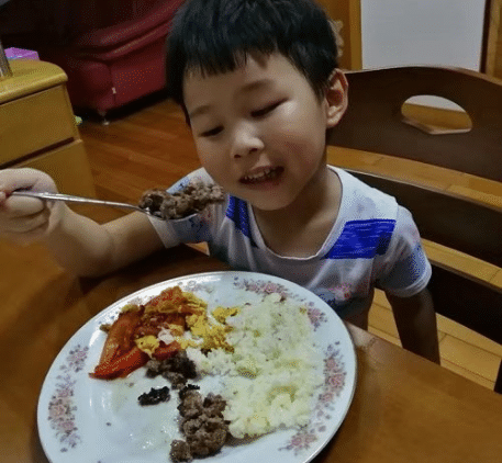 蓝象宝贝育儿：提醒家长：马上霜降，带娃“戒掉”3样，不然孩子容易积食不长个