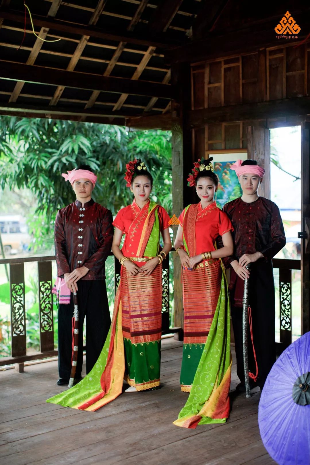 择一城终老遇一人白首傣族传统新郎新娘服饰