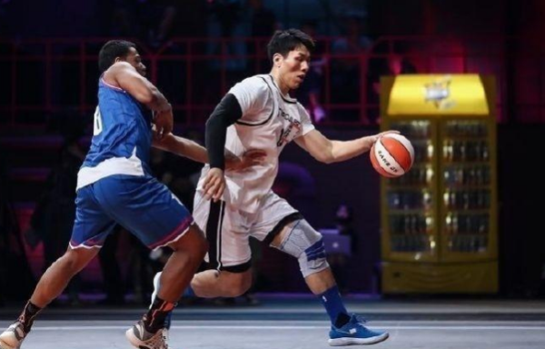 国产詹姆斯卧推380斤却没球可打,女友:最猛的