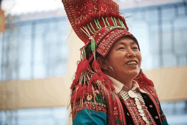 普青华 国家级非遗项目彝族(花腰)剪纸省级传承人 原生态民间艺术