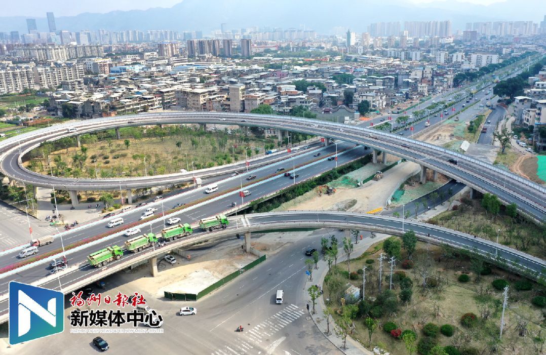 主线直行a匝道进入南二环辅路 丨 图片来源:福州日报