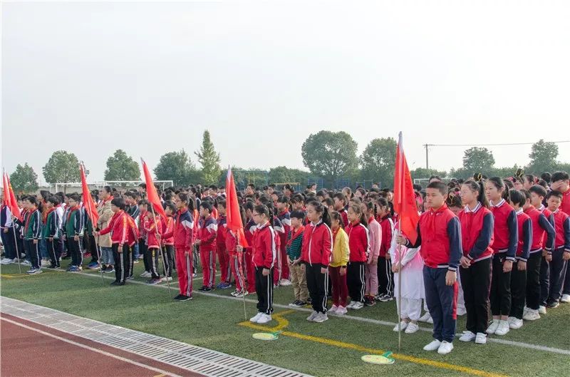 齐贤中心小学陶里校区举行扬希望之帆让梦想起航2019级一年级新生入学