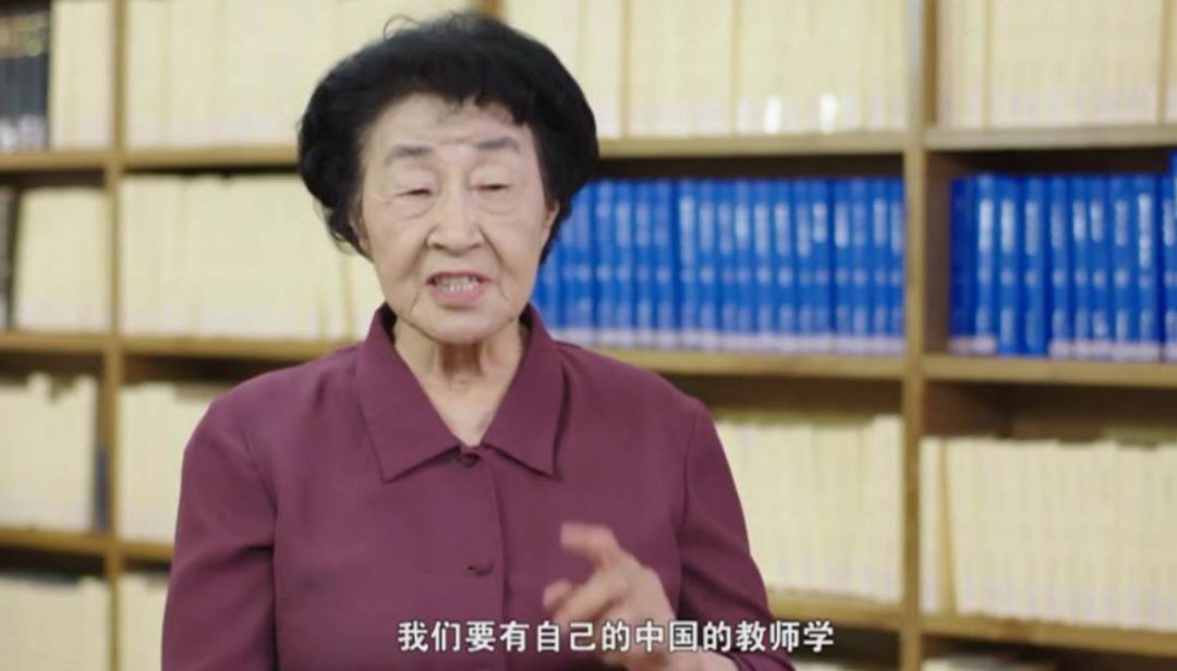 上世纪80年代,上海成立了全国第一个教师学研究会,于漪担任会长.