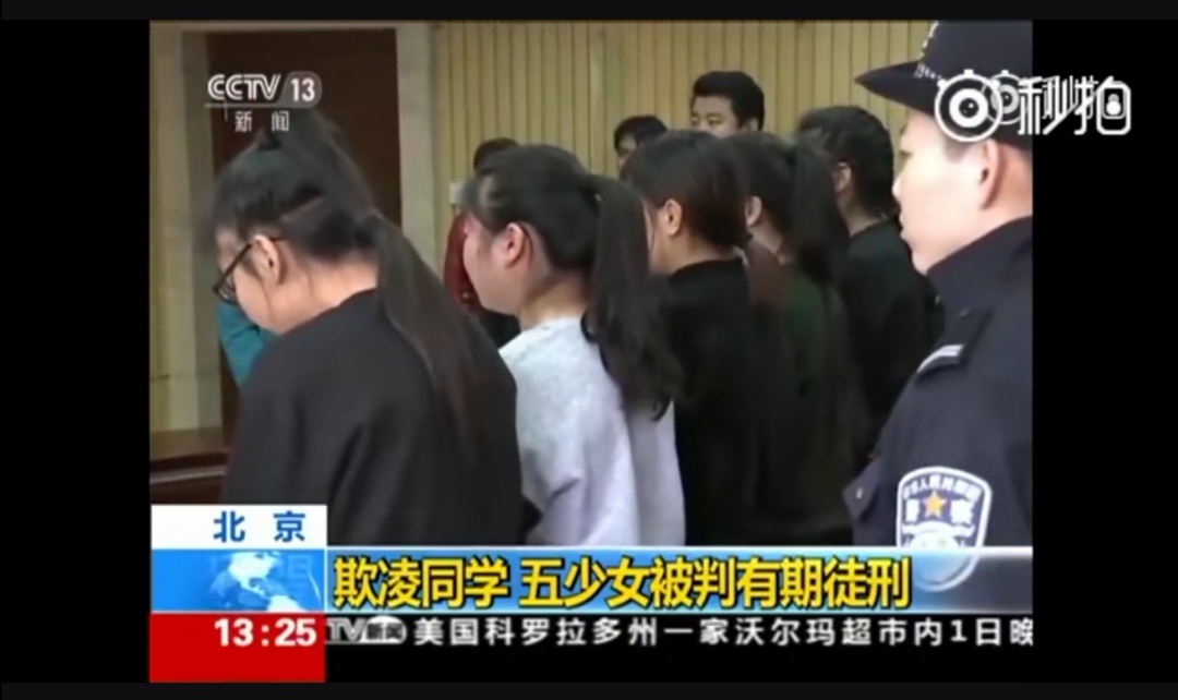 2019年: 广西柳州市一所中学内,初中女学生被7名学生堵在厕所,连环扇