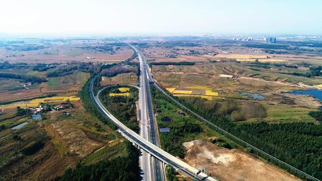 北京新机场高速公路开通运营济南地铁3号线开通运营贵阳地铁1号线开通