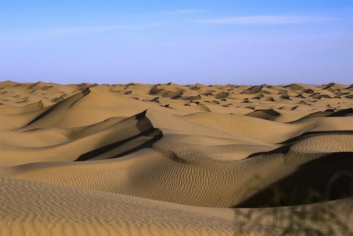 非洲撒哈拉沙漠和我国塔克拉玛干沙漠的形