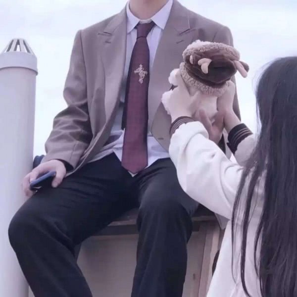 男票“打游戏”时,还回你这3条消息,恭喜:他注定是你的“小奶狗”