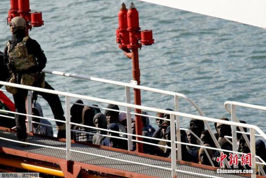 欧盟深受难民问题困扰今年海上进入人数已近6万