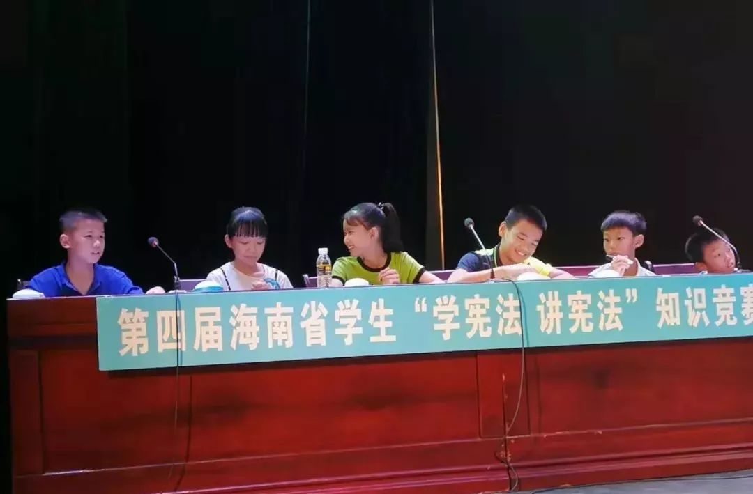 热烈祝贺我校卢业乐同学获得海南省第四届学宪法讲宪法大赛二等奖