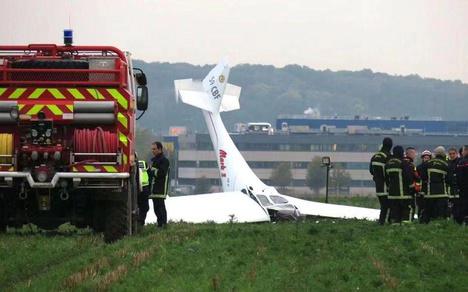 法国巴黎坠机致2人身亡系两个月内第四起