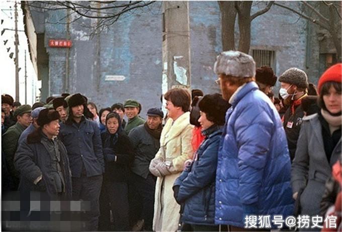 1980年代中国人,喜欢围观外国人只有冬天才戴口罩