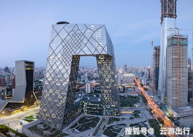 位于北京市朝阳区东三环中路32号,这座大楼的总占地面积为18