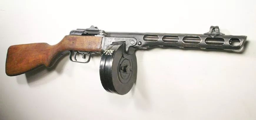 天博官方网站二战最价廉物美的波波沙进攻枪当之之无是苏联的小自满(图2)