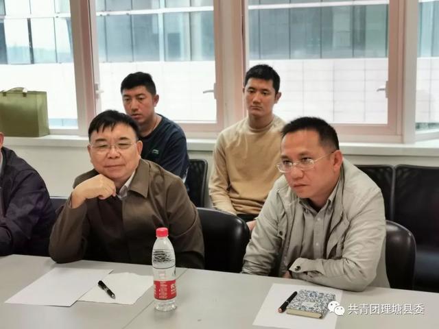 慰问后苟兴元一行领导在华西二院会议室召开了座谈会.