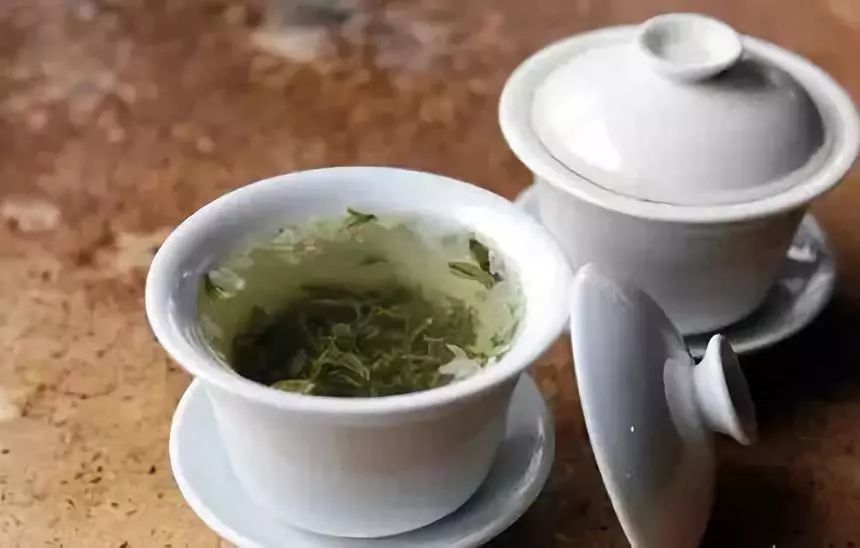 清晨喝茶好不好