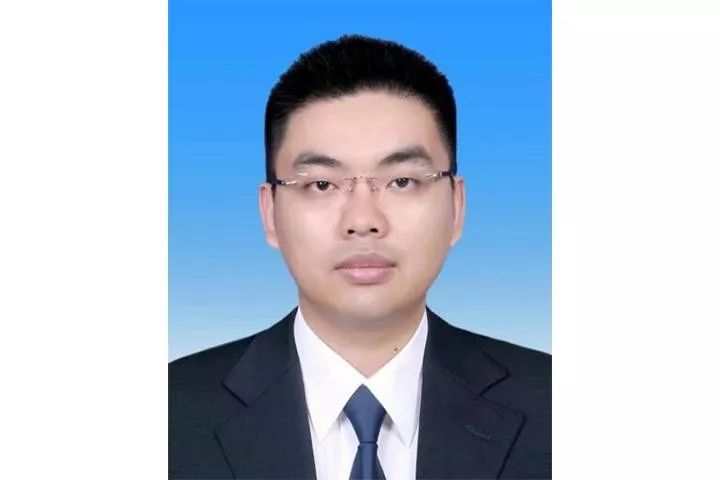 最年轻的厅级干部_四川23名公选副厅级官员履新 最小年仅35岁