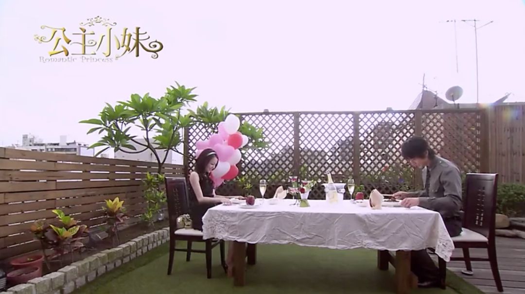 《公主小妹》南风瑾x麦秋穗: 玛丽苏偶像剧会有一些奇奇怪怪的片段
