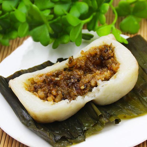 阿姨在学校门口卖四川叶儿粑,味道正宗,食客:吃一次就上瘾