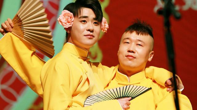 张云雷哭到“梨花带雨”，和男友人深情相拥，复出之路压力太大？